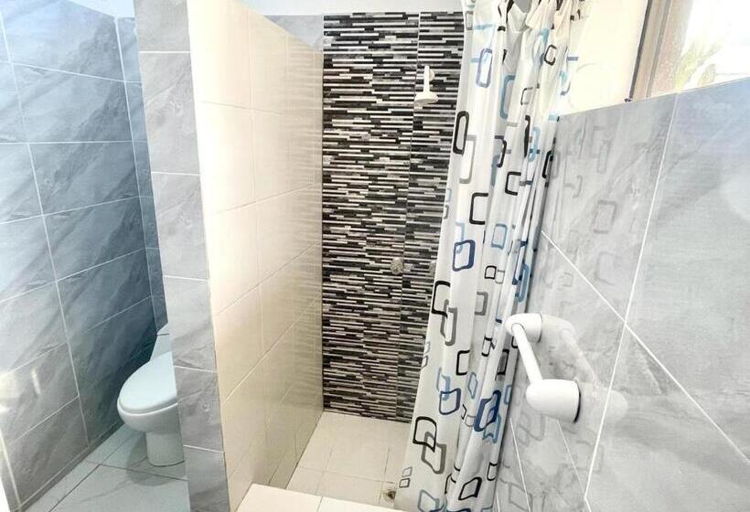 سوییت خانوادگی, Hostal Ocean Pacifico