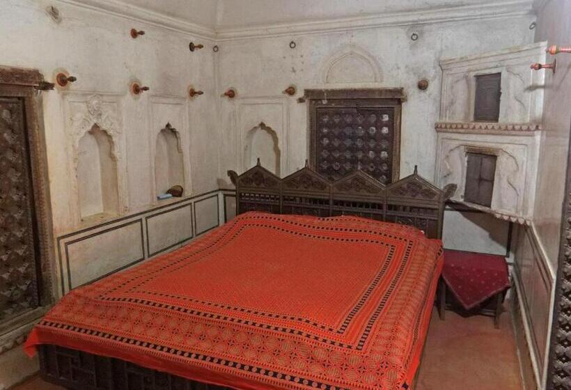 Номер Стандарт, Narayan Niwas Castle