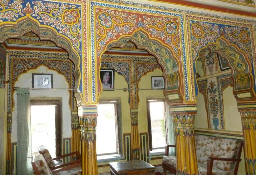Номер Стандарт, Narayan Niwas Castle