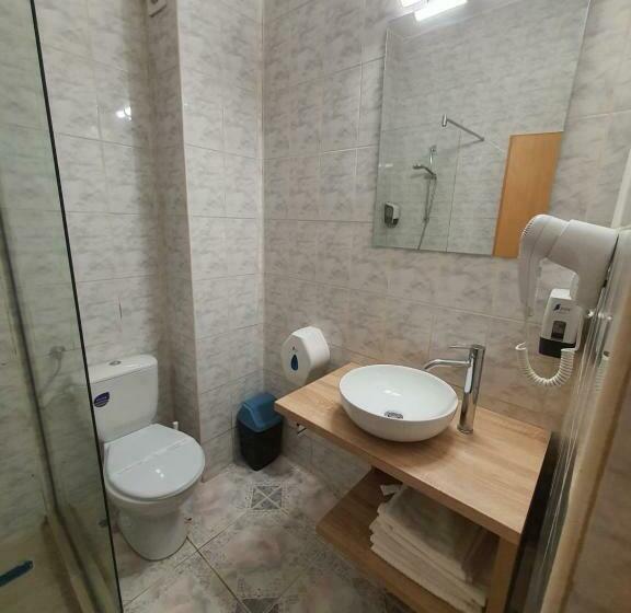 اتاق استاندارد سه نفره, Mures