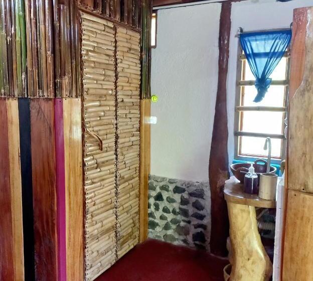 اتاق استاندارد, La Urraca Loca Hostel