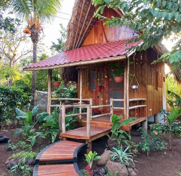 بانگلوی استاندارد, La Urraca Loca Hostel