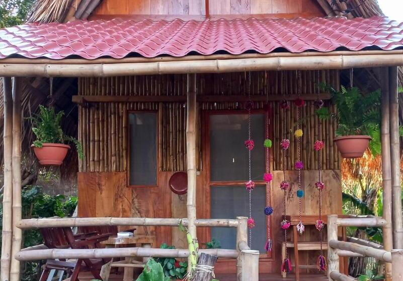 بانگلوی استاندارد, La Urraca Loca Hostel