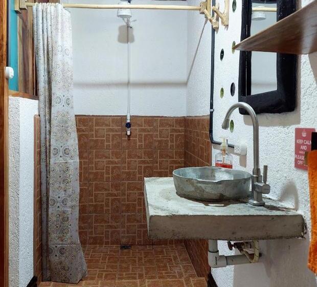 بانگلوی استاندارد, La Urraca Loca Hostel
