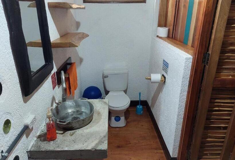 بانگلوی استاندارد, La Urraca Loca Hostel