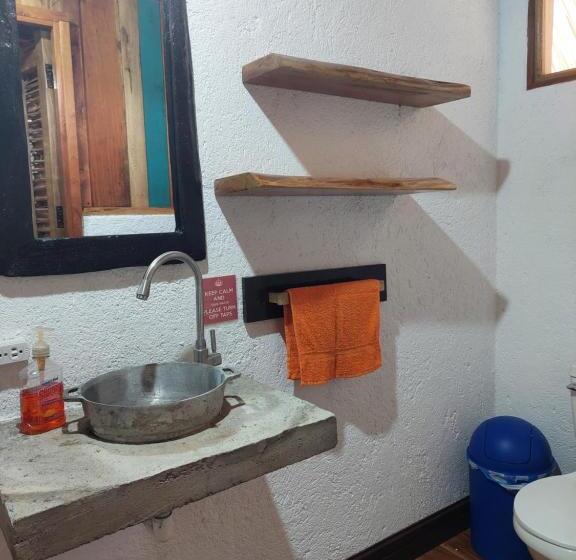 بانگلوی استاندارد, La Urraca Loca Hostel