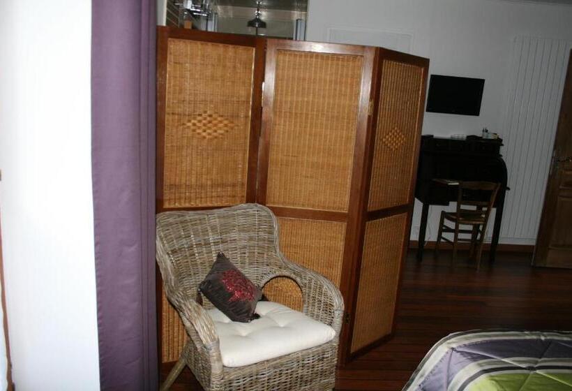 Номер Стандарт Вид на Сад, Au Relais De Chaussy