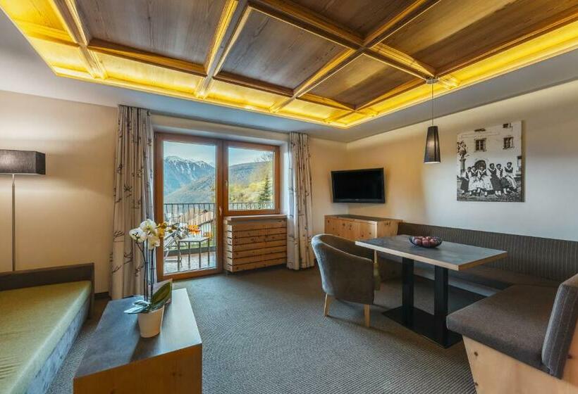 可观山景的小型套房, Maraias   Luxury Suites & Apartments