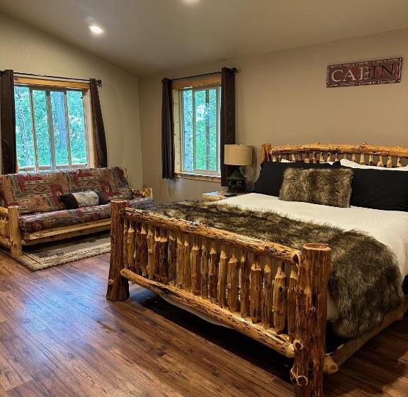 Family Suite, Summit Lake Lodge