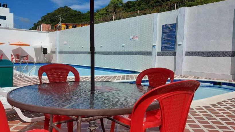 Quarto Estandar Individual, Emperador