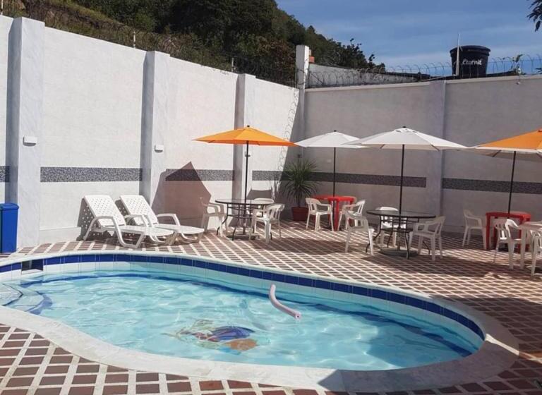 Quarto Estandar Individual, Emperador