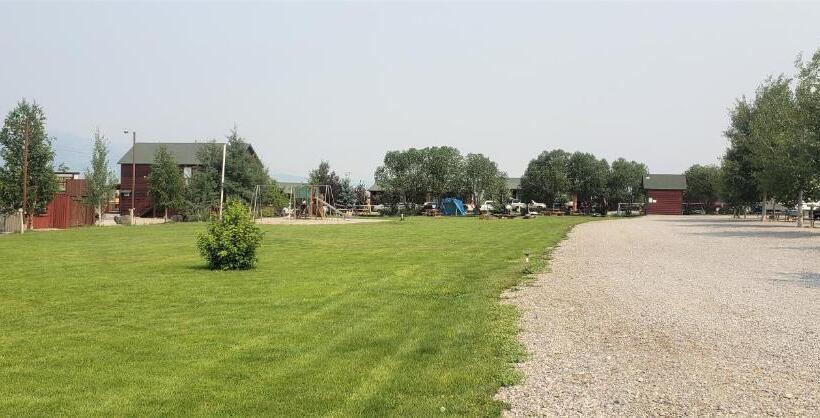 Номер Стандарт, Wolf Den Log Cabin Motel And Rv Park