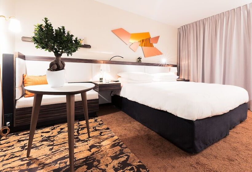 Premium room with terrace, Radisson Blu Hotel, Paris Boulogne