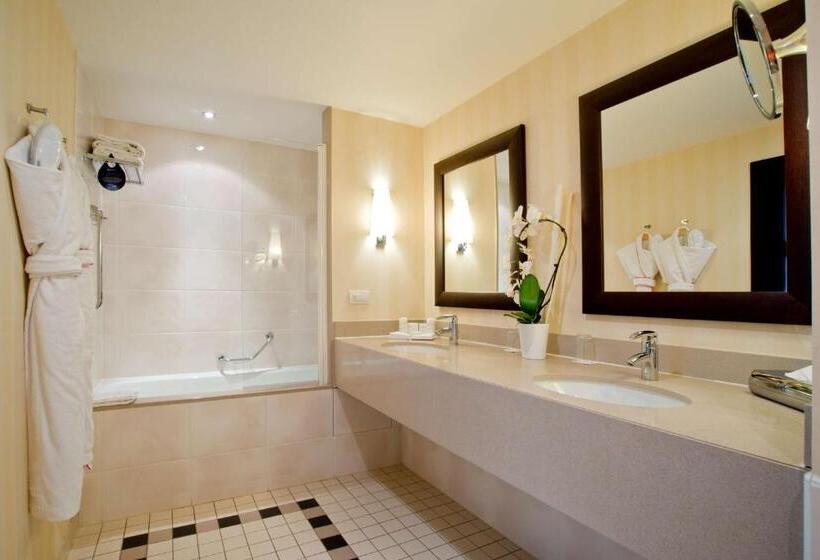 Номер Стандарт, Radisson Blu Hotel, Paris Boulogne