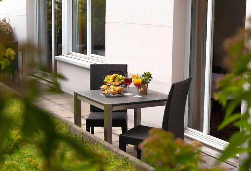 Premium room with terrace, Radisson Blu Hotel, Paris Boulogne