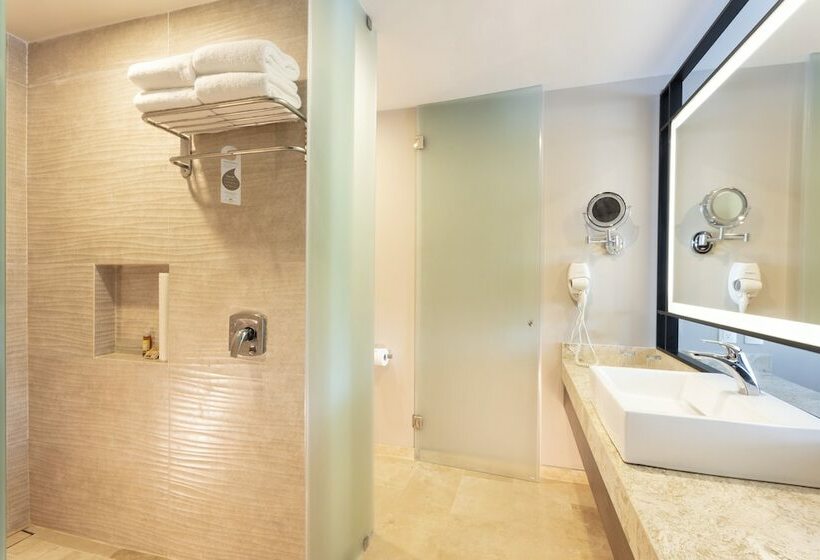 اتاق لوکس با چشم‌انداز دریا, Crown Paradise Golden All Inclusive Resort   Adults Only