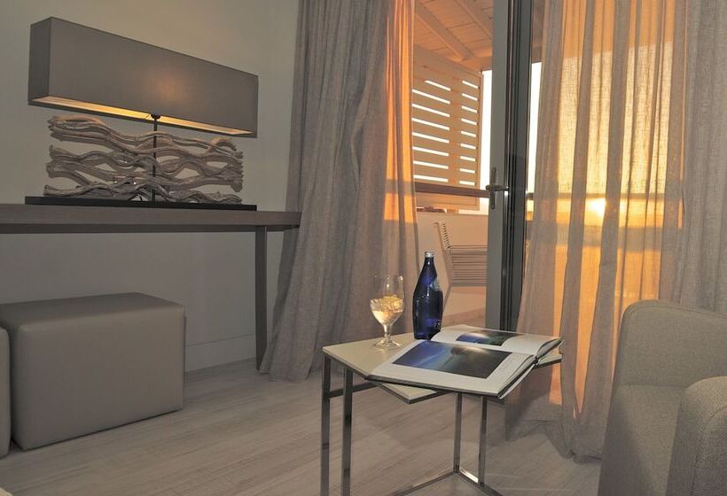 اتاق لوکس با چشم‌انداز دریا, Ino Hotel & Suites