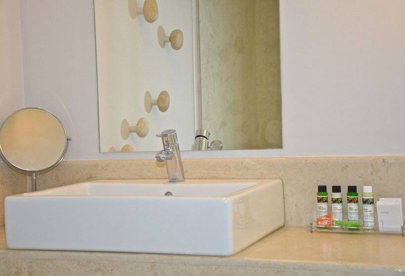اتاق لوکس با چشم‌انداز دریا, Ino Hotel & Suites
