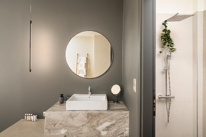 سوییت لوکس, Ino Hotel & Suites