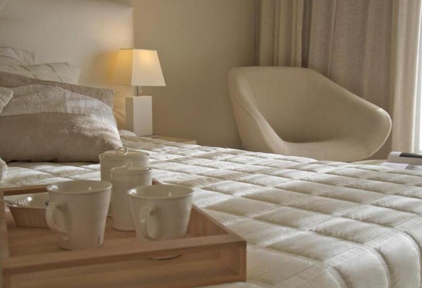 اتاق لوکس با چشم‌انداز استخر, Ino Hotel & Suites