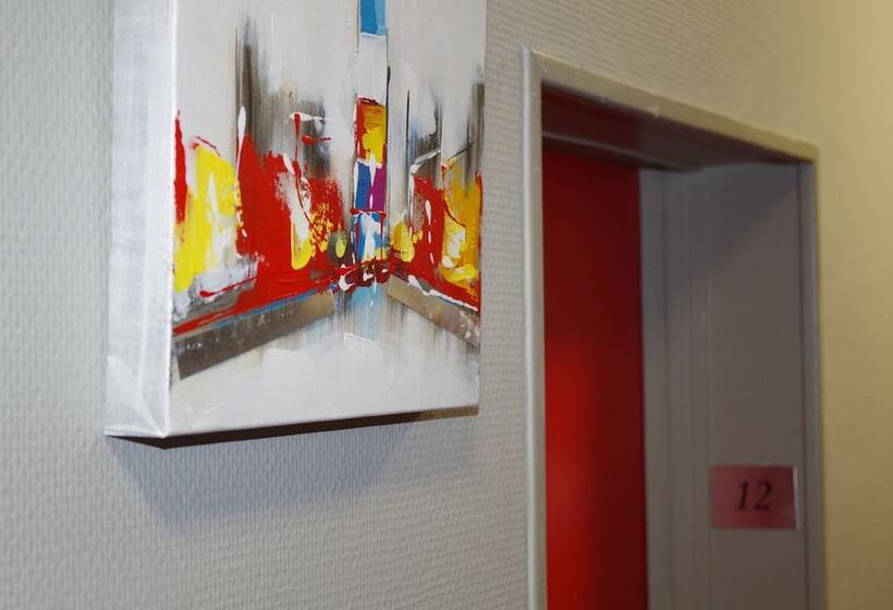اتاق استاندارد چهار تخته, The Originals City, Hôtel Le Savoy, Caen