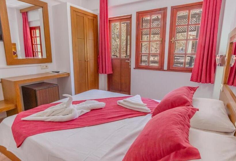 اتاق استاندارد, Club Pink Palace