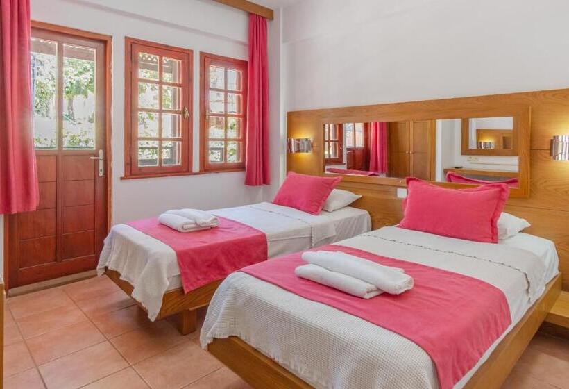 اتاق استاندارد, Club Pink Palace