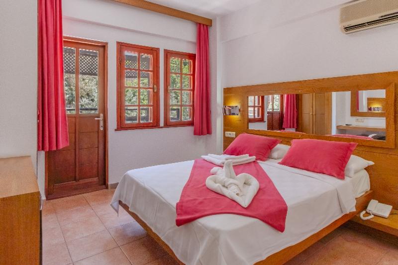 اتاق استاندارد, Club Pink Palace