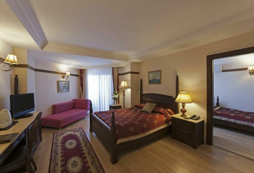 Cameră Familiară, Delphin Palace