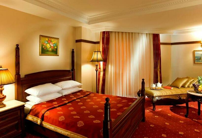 Cameră Familiară, Delphin Palace