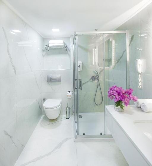 سوییت جونیور با چشم‌انداز استخر, Pırıl Hotel Thermal&beauty Spa