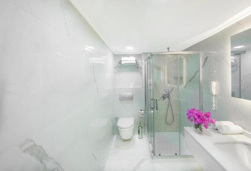 سوییت جونیور با چشم‌انداز استخر, Pırıl Hotel Thermal&beauty Spa
