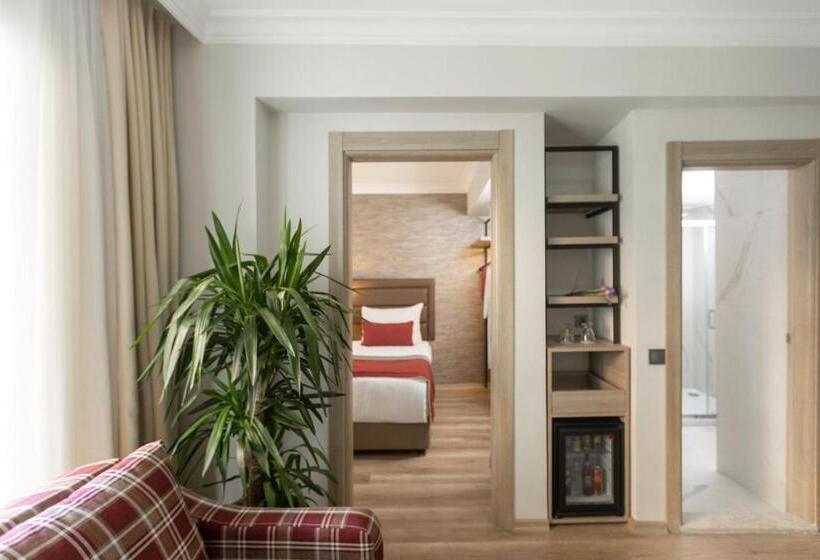 سوییت جونیور با چشم‌انداز استخر, Pırıl Hotel Thermal&beauty Spa