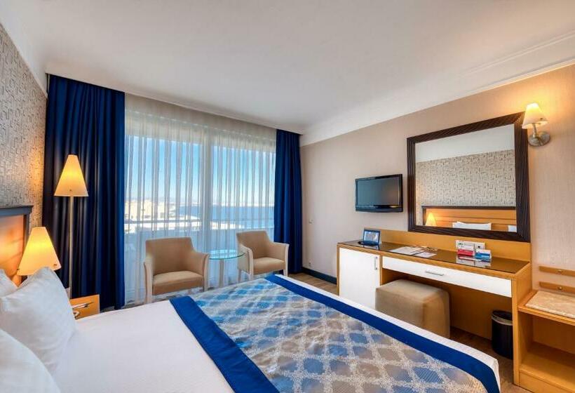 اتاق اساندارد با چشم‌انداز جانبی به دریا, Porto Bello Hotel Resort & Spa