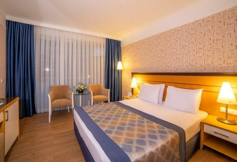 اتاق اساندارد با چشم‌انداز جانبی به دریا, Porto Bello Hotel Resort & Spa