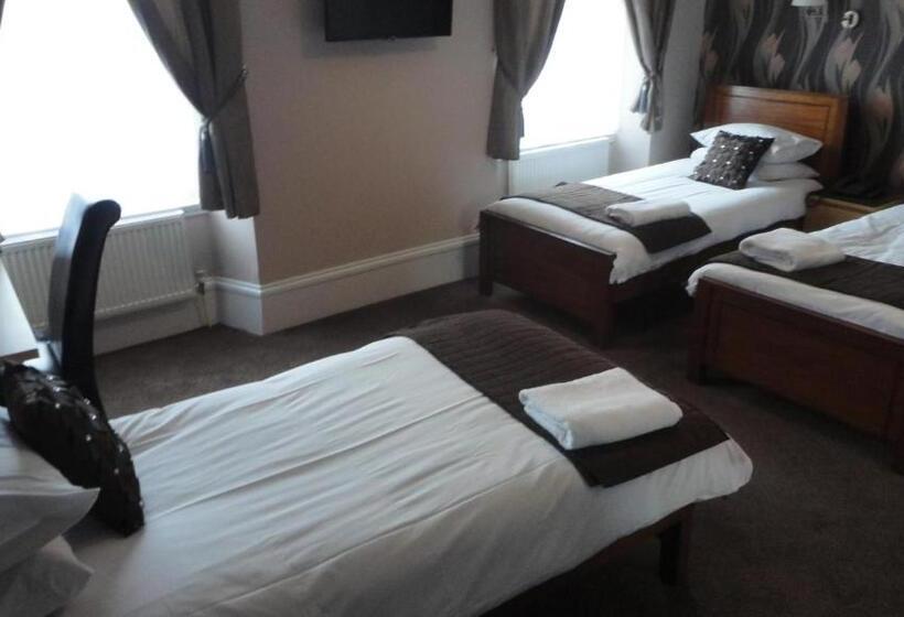 اتاق استاندارد سه نفره, Sandyford Lodge