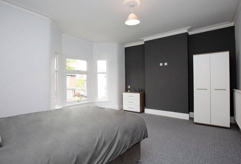 חדר סטנדרט חדר אמבטיה משותף, Townhouse @ 97 Ruskin Road Crewe