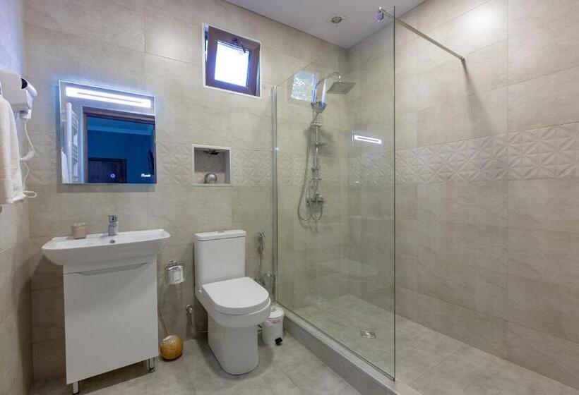 استودیوی استاندارد, 4 Rooms