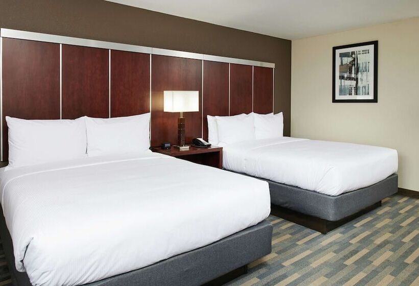带2个双人床的标准工作室, Doubletree By Hilton Raleigh Crabtree Valley