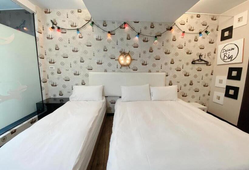 اتاق استاندارد سه نفره, Love River Inn