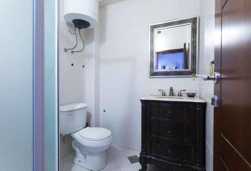 اتاق استاندارد چهارنفره با بالکن, Vera Apartments