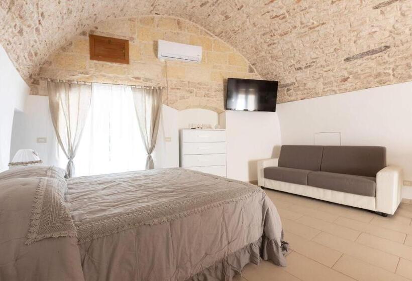 חדר לארבעה סטנדרטי עם נוף לגינה, B&b La Finestra Sui Giardini