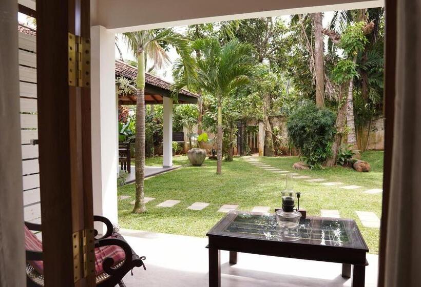 Номер Стандарт Вид на Сад, The Secret Guesthouse