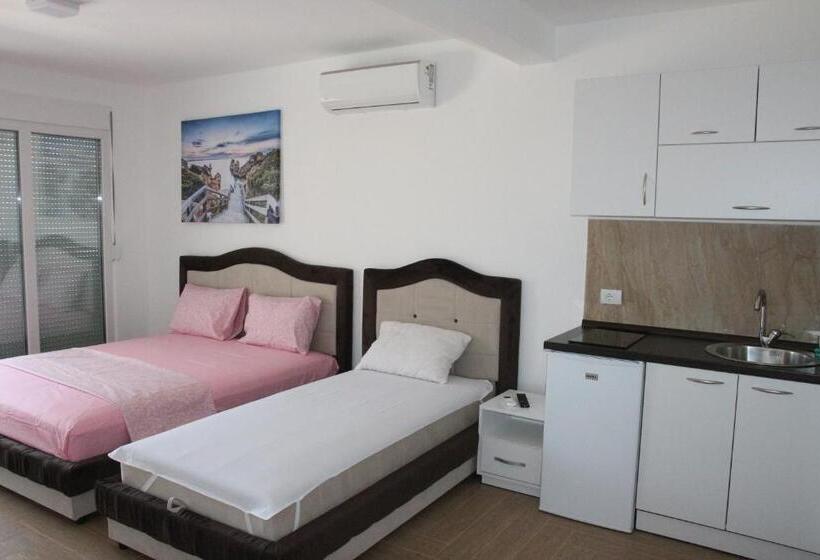 اتاق خانوادگی با چشم‌انداز دریا, Zigovic Apartmani