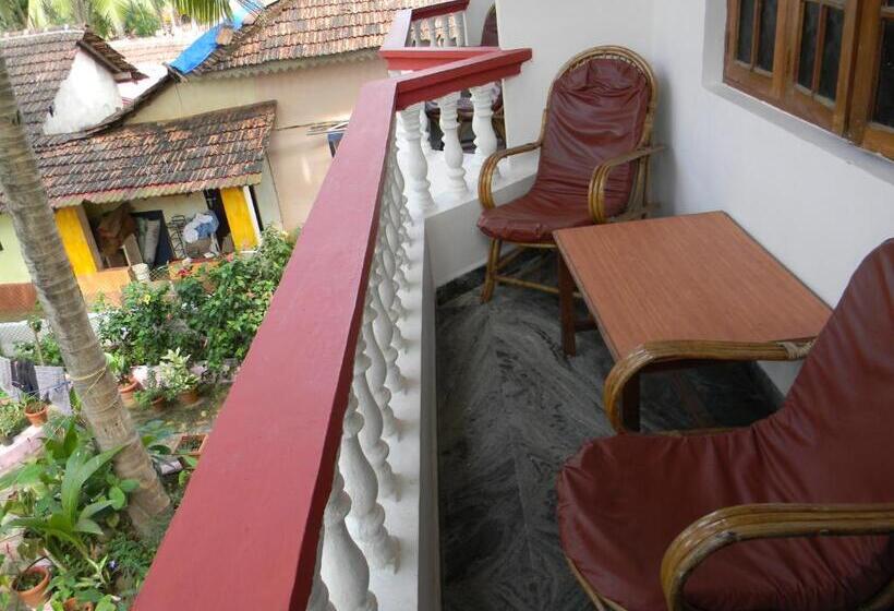 Трехместный Номер Стандарт с Балконом, Maria Paulo Guest House Bar And Restaurant