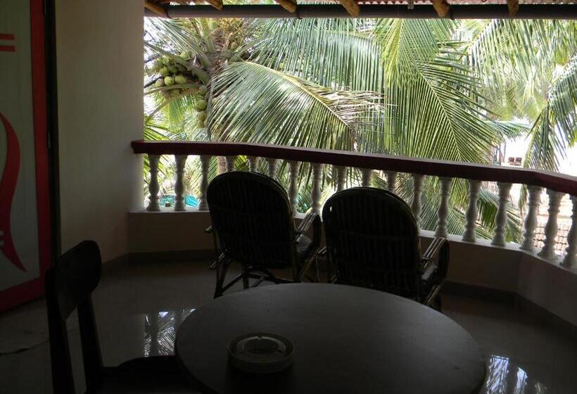 Стандартный внешний трехместный номер с ванной комнатой, Maria Paulo Guest House Bar And Restaurant