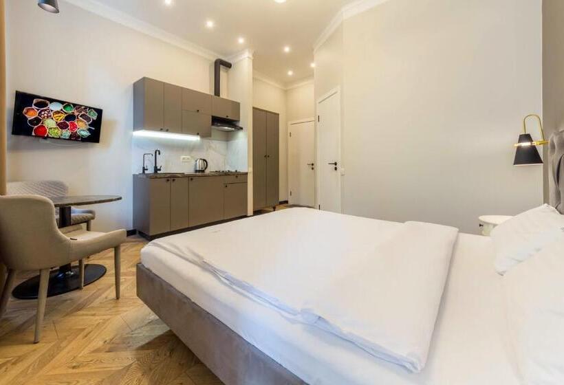 آپارتمان 1 خوابه با بالکن, Apartments On Antonovycha