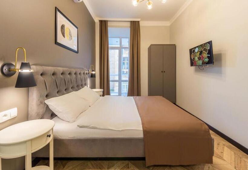 آپارتمان 1 خوابه با بالکن, Apartments On Antonovycha