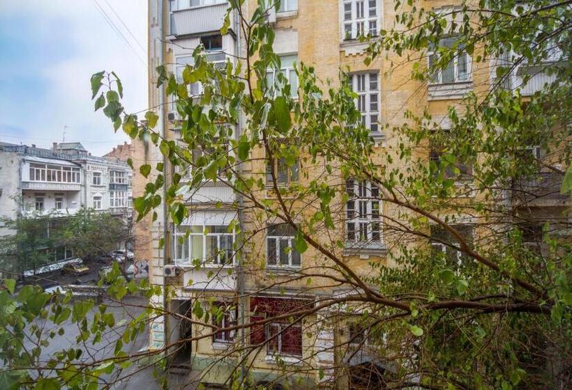 استودیوی استاندارد, Apartments On Antonovycha