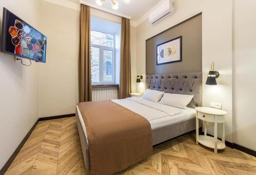 استودیوی استاندارد, Apartments On Antonovycha